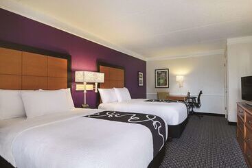 هتل La Quinta Inn & Suites By Wyndham University Area Chapel Hill