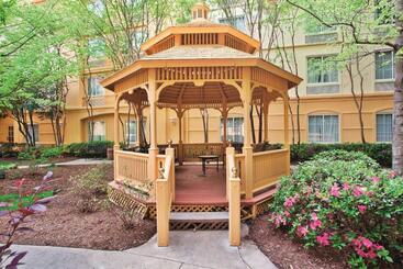هتل La Quinta Inn & Suites By Wyndham University Area Chapel Hill