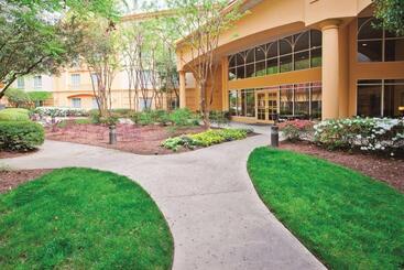 هتل La Quinta Inn & Suites By Wyndham University Area Chapel Hill