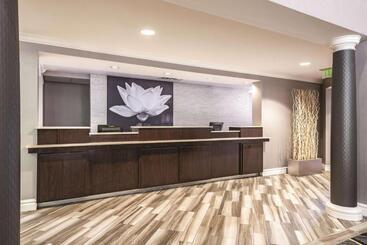هتل La Quinta Inn & Suites By Wyndham University Area Chapel Hill