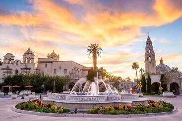 هتل Lamplighter Inn & Suites At Sdsu