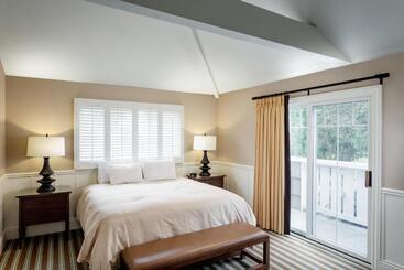 هتل Lighthouse Lodge & Cottages