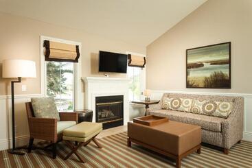 هتل Lighthouse Lodge & Cottages