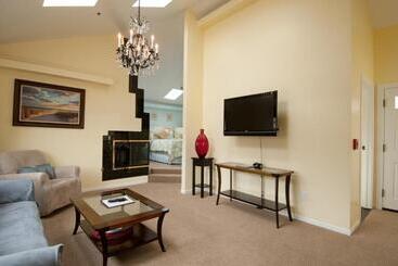 هتل Lighthouse Lodge & Cottages
