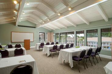 هتل Lighthouse Lodge & Cottages