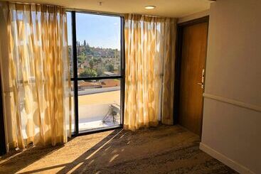 Lincoln Hotel Monterey Park Los Angeles