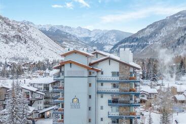 هتل Lodge Tower