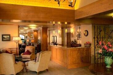 هتل Lodge Tower
