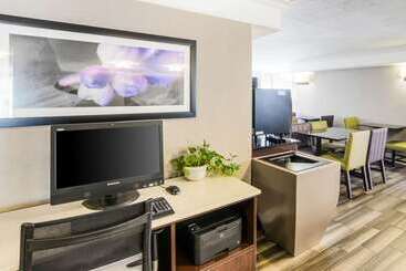 هتل Quality Inn & Suites North Charleston  Ashley Phosphate