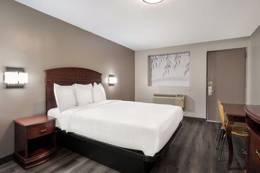 هتل Red Carpet Inn Edison