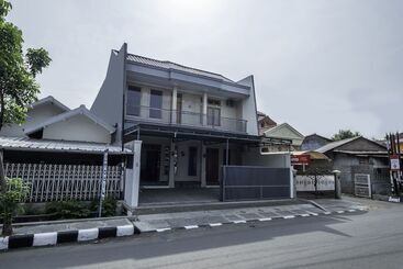 هتل Oyo 2259 Zleepy Ks Tubun