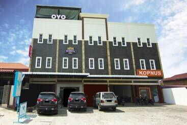 هتل Oyo 2310 Residence 68