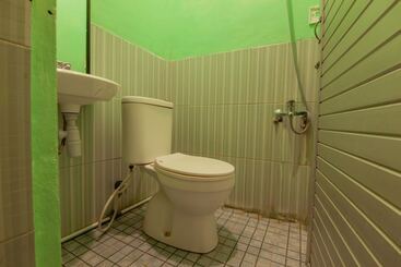 هتل Oyo 2310 Residence 68