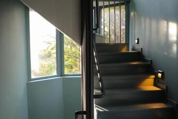 Dim S Hotel & Restaurant