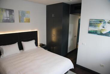 Dim S Hotel & Restaurant