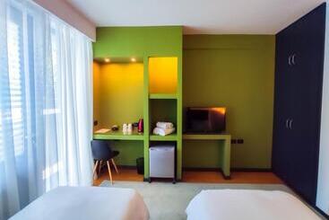 Dim S Hotel & Restaurant
