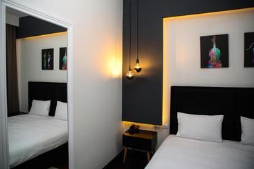 Dim S Hotel & Restaurant