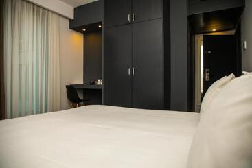 Dim S Hotel & Restaurant