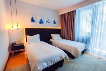 Dim S Hotel & Restaurant