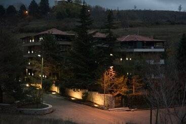 Dim S Hotel & Restaurant