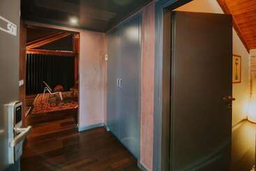 Dim S Hotel & Restaurant
