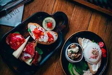 Dim S Hotel & Restaurant