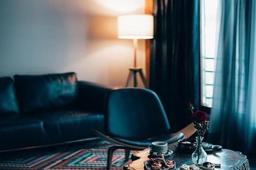 Dim S Hotel & Restaurant