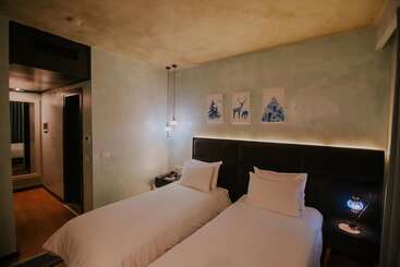 Dim S Hotel & Restaurant