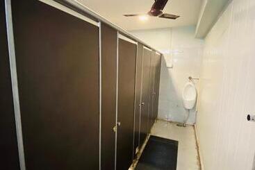 هتل Homestay Ac Dormitory