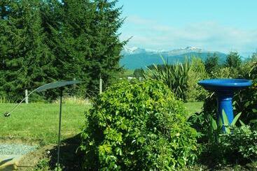 تختخواب و صبحانه The Garden Room At Te Anau Country Accommodation
