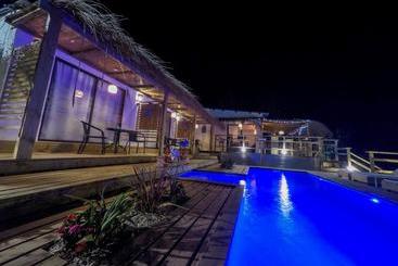 تختخواب و صبحانه Boutique La Mexicana Suites & Beach