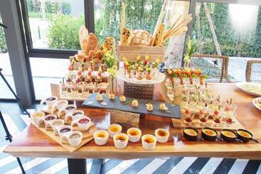 هتل The Teak
