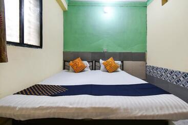 Spot On 64570 Hotel Deepali Lodging