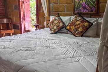 هتل Finca Las Isabeles