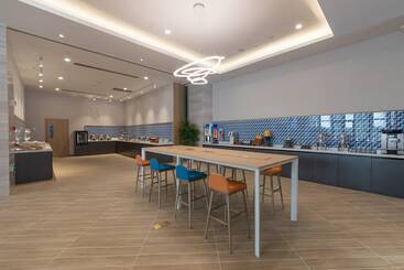 هتل Holiday Inn Express Kaifeng City Center, An Ihg