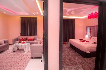 هتل Loluat Al Matar Furnished Units