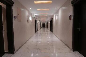 هتل Loluat Al Matar Furnished Units