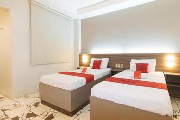 Reddoorz At V Plaza Hotel Manila