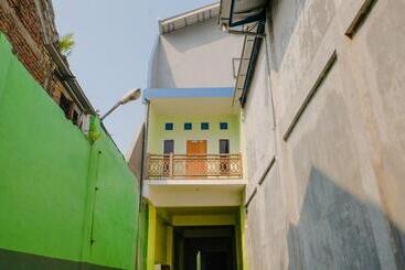 هتل Spot On 2081 Sriwijaya Family Residence