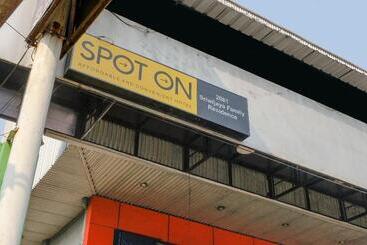 هتل Spot On 2081 Sriwijaya Family Residence