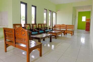 هتل Spot On 2081 Sriwijaya Family Residence