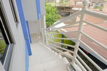 هتل Spot On 2081 Sriwijaya Family Residence