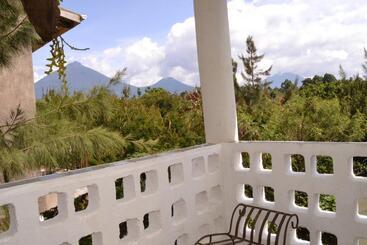 تختخواب و صبحانه Mondi Lodge Kisoro