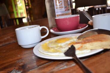 تختخواب و صبحانه Mondi Lodge Kisoro