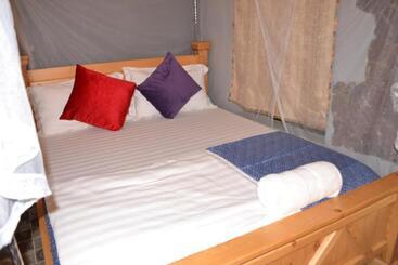 تختخواب و صبحانه Mondi Lodge Kisoro
