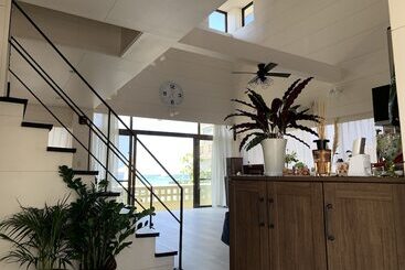 تختخواب و صبحانه Sunset Inn Churasun