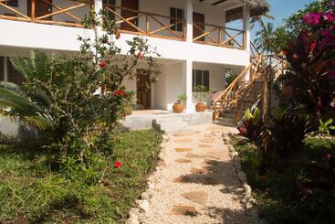 تختخواب و صبحانه Villa Kiota