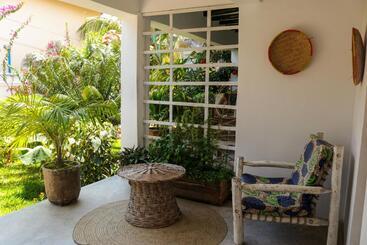 تختخواب و صبحانه Villa Kiota