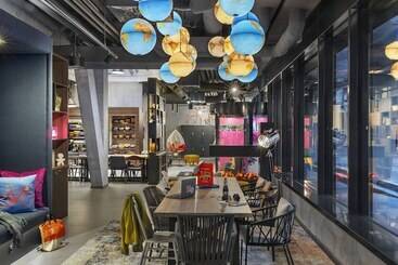 호텔 Moxy Lausanne City