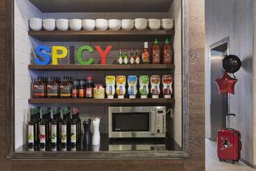 호텔 Moxy Lausanne City
